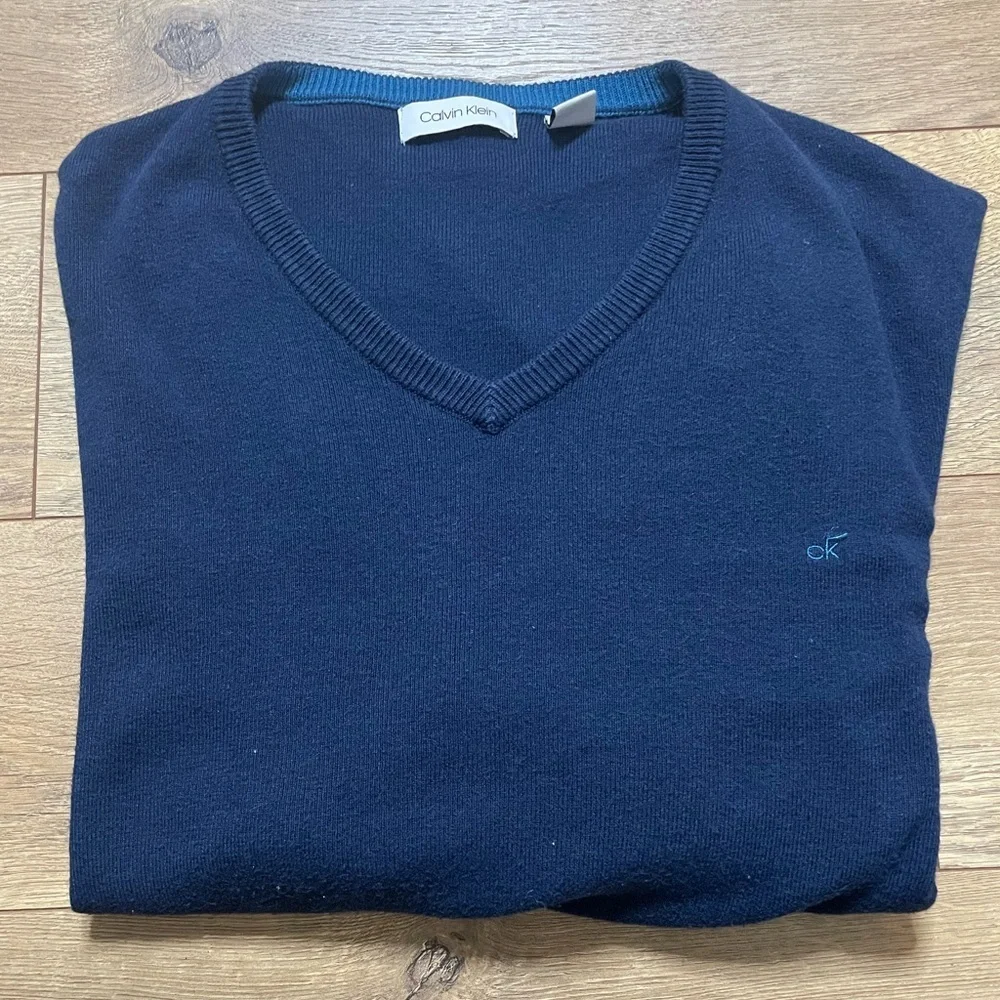 Calvin Klein Men's Ribbed V-Neck Sweater (Navy / Size L)